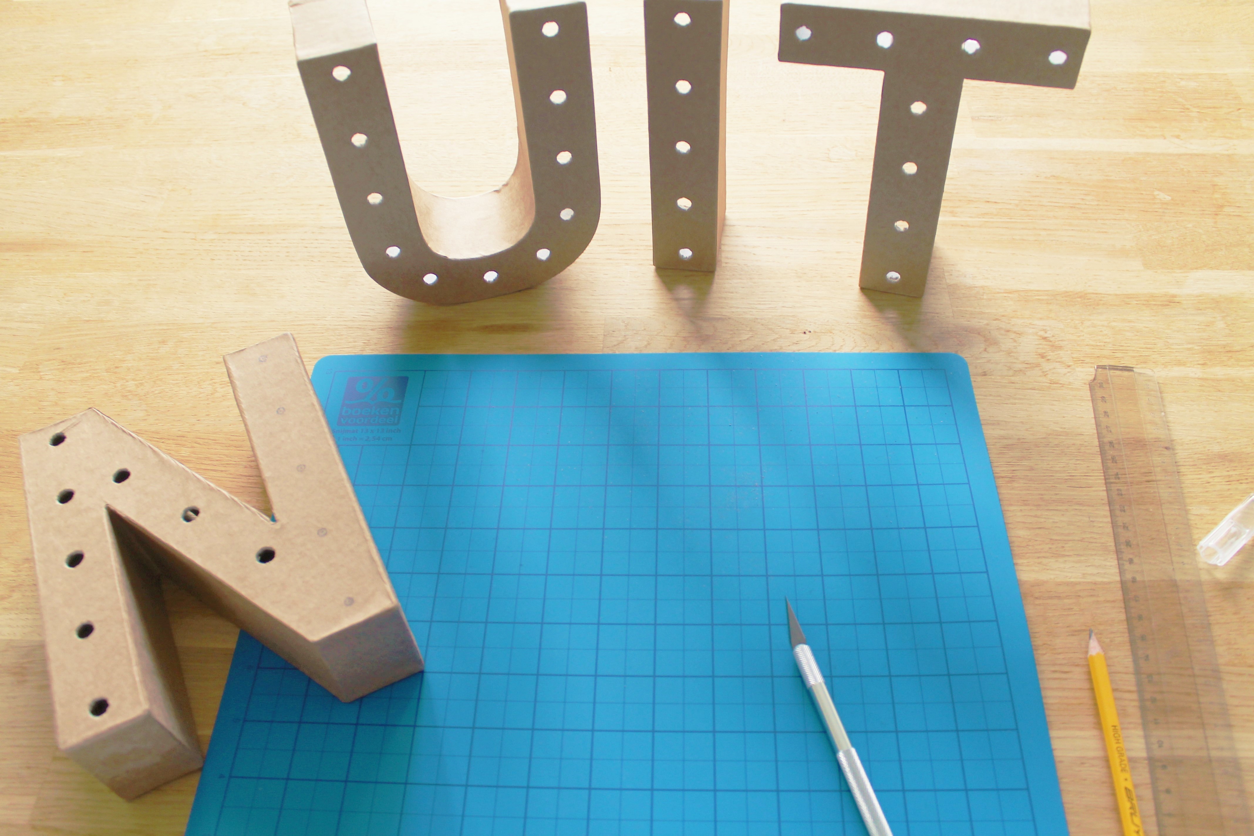 DIY: Marquee letters inspired lamp | Marquee letters are a big trend right now, but they can be quite costly. Here we'll show you how to make this lamp for just a few bucks - woohoo! Click through for the full description.
