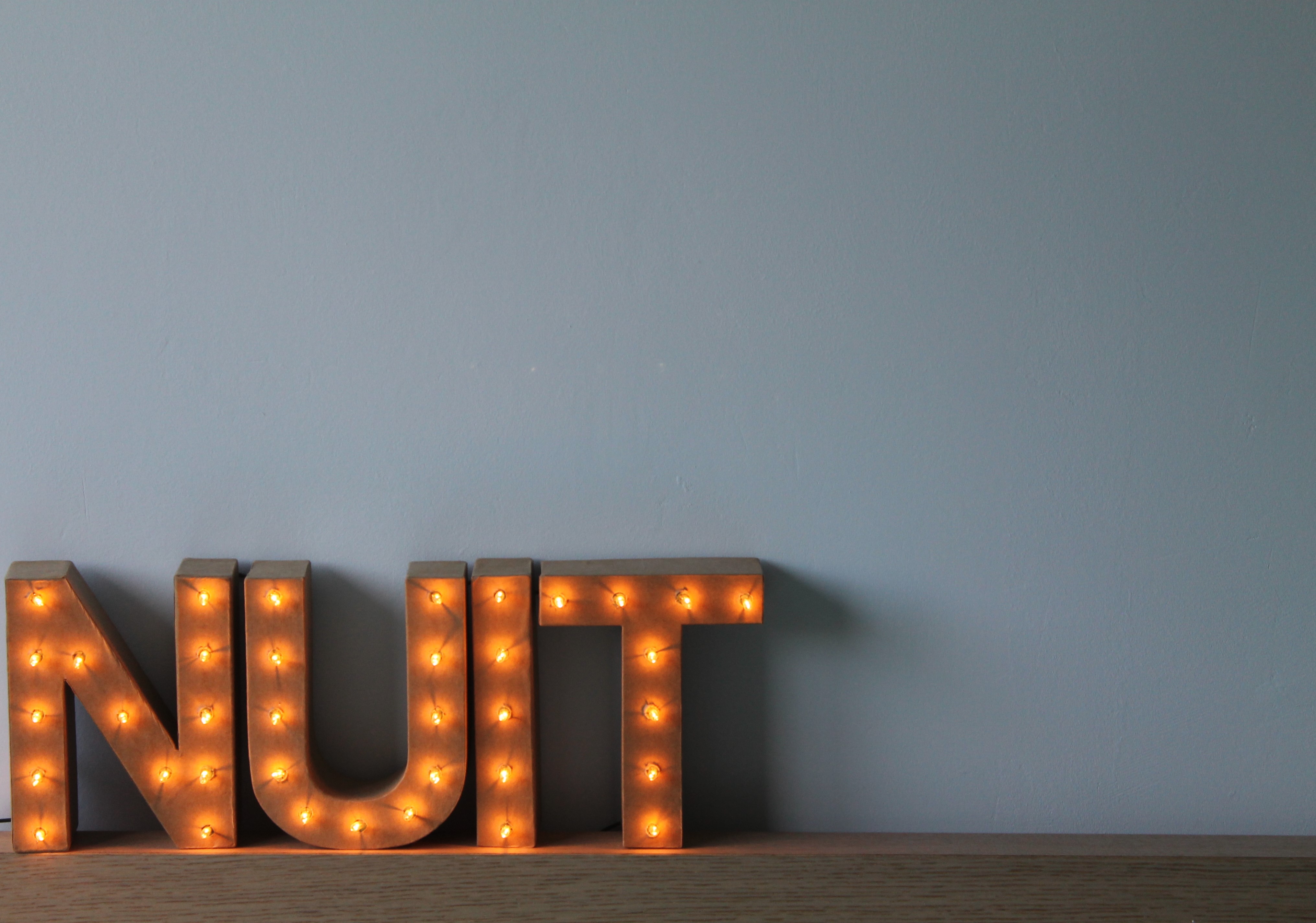 DIY: Marquee letters inspired lamp | Marquee letters are a big trend right now, but they can be quite costly. Here we'll show you how to make this lamp for just a few bucks - woohoo! Click through for the full description.