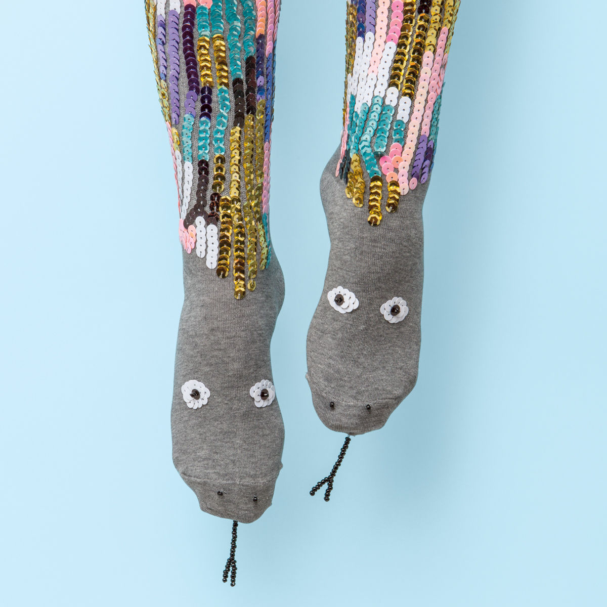 FrankieMag must-have socks snakes on a foot http://weirdatheart.com/absolutely-must-have-socks/